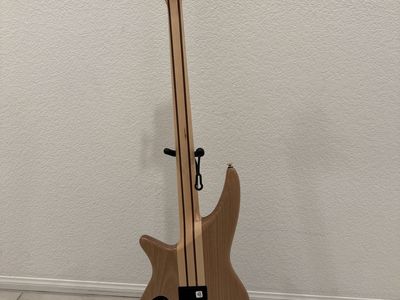 Jackson Spectra bass 4 string neck through gold