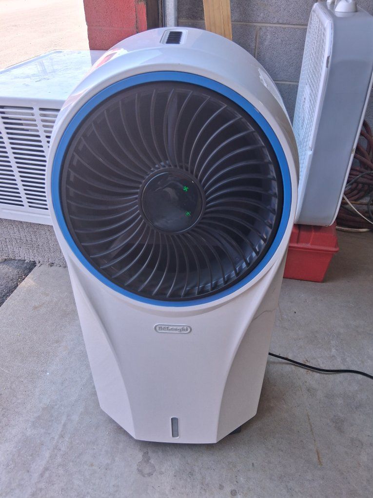 De'Longhi Evaporator Cooler EV250 Like New!