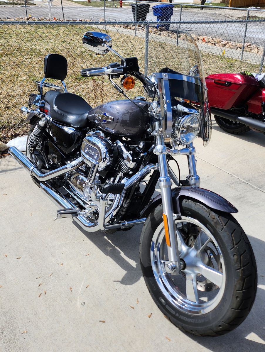 2016 Harley-Davidson Sportster XL1200C – 8,000 Miles – Charcoal Pearl