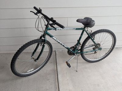 Motiv Stonehill Mountain Bike - 21 Speed