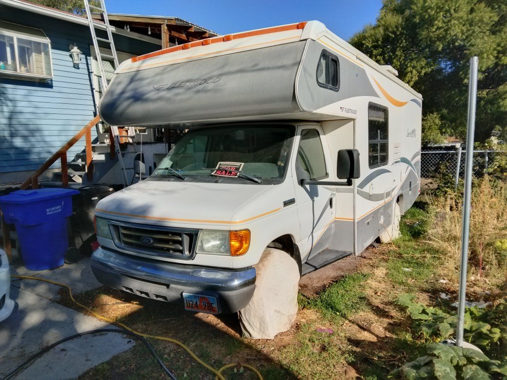 Motor home class C  fleetwood twenty four foot.