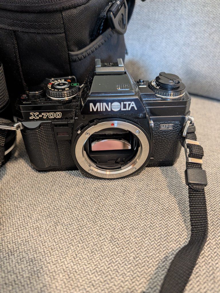 Minolta X-700 SLR Film Camera Kit with Minolta 50mm, Sigma 70-210mm Lenses & Lowepro Bag