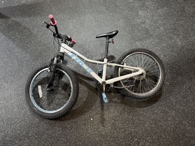 Trek MTB 200 Girls Mountain Bike