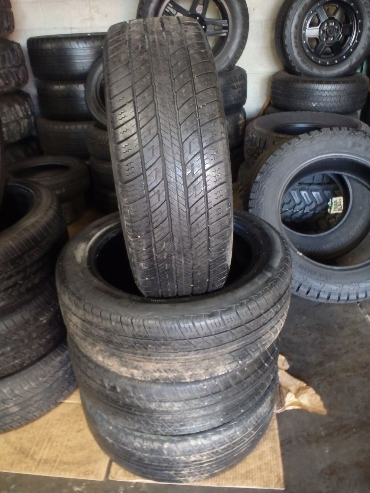 215/55R18 UNIRROYAL TIGUER PAW TOURING A/S SET OF USED TIRES