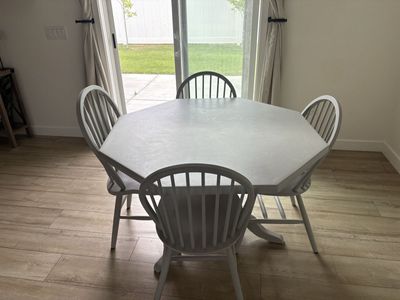 Circle table with 4 chairs