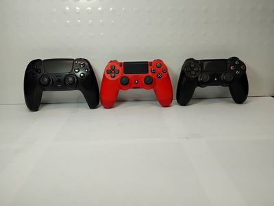 SONY PS4 Controllers (3 available)