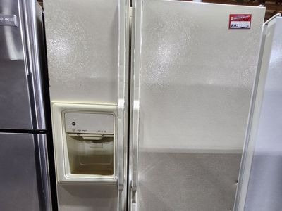 GREAT GARAGE SIDE BY SIDE GE FRIDGE! W-WARRANTY