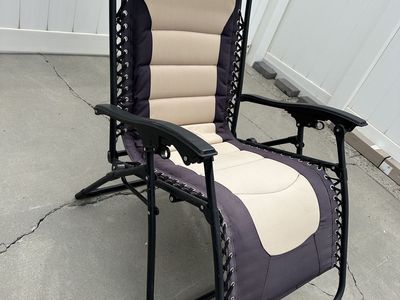 Nice Comfy Zero Gravity Lounge Chair