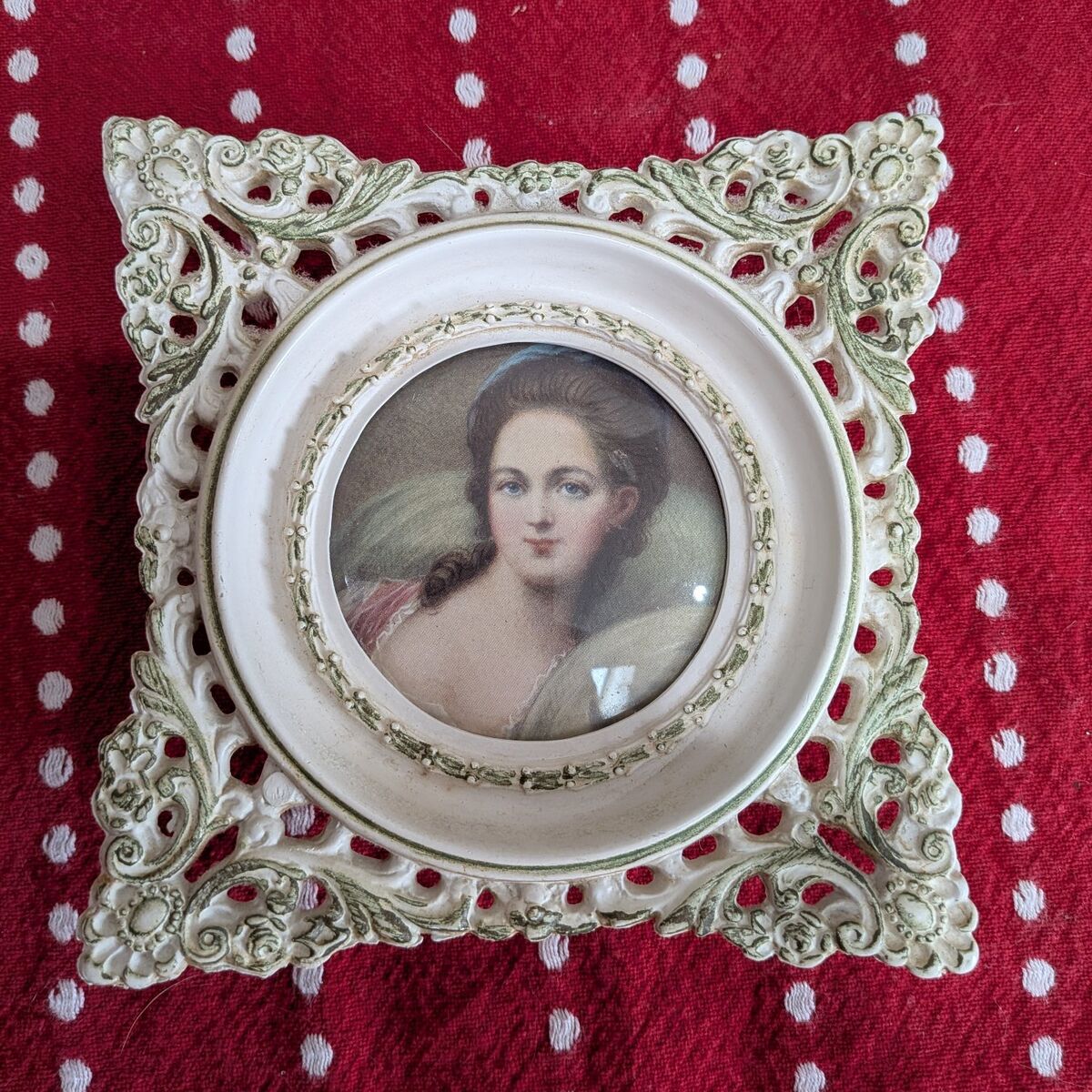 Convex glass Victorian lady cameo