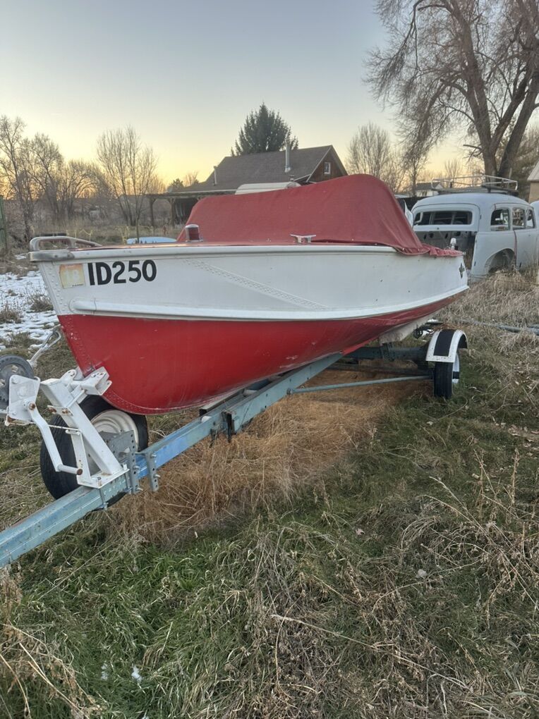 Crest Liner Boat