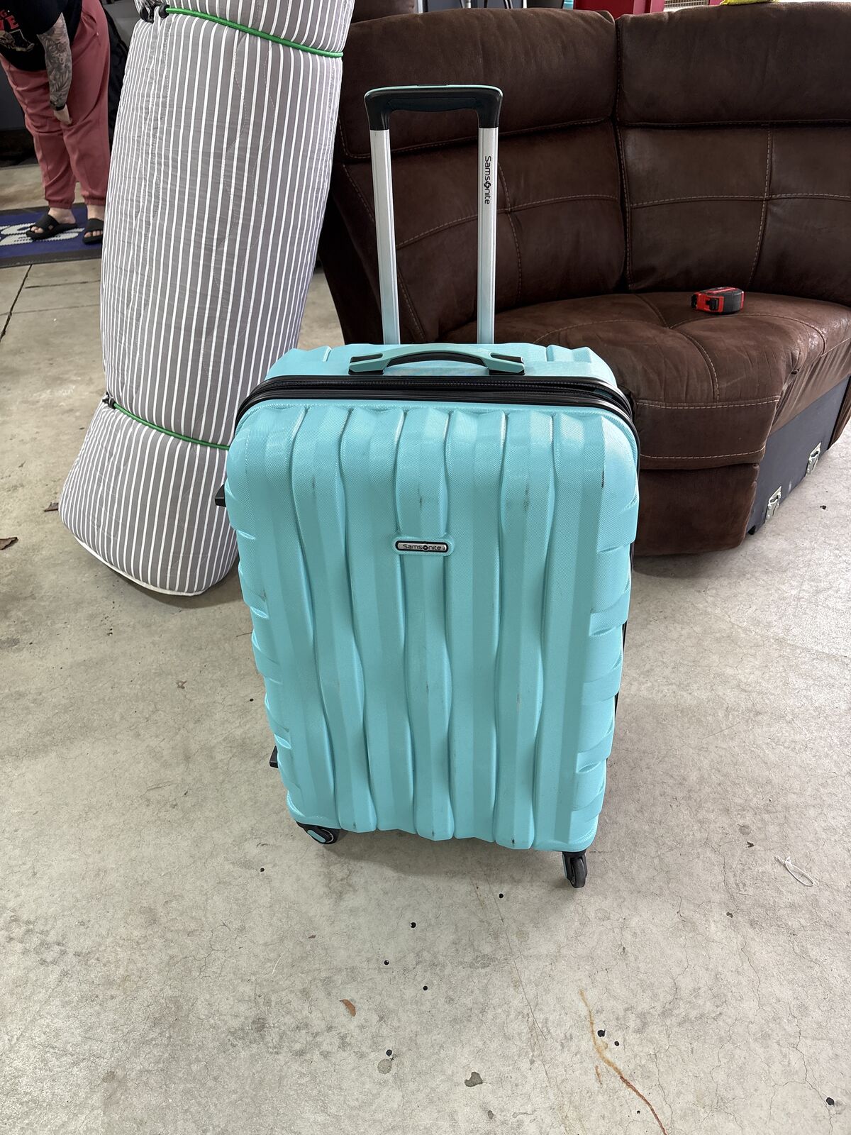 XL Large Samsnoite Suitcase