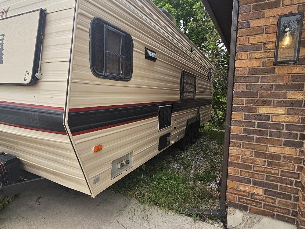 1990 23 ft trailer