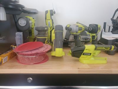 Ryobi One+ 18V AirStrike 18-Gauge, Impact Driver, Drill & Flashlight Tool Set, bras nailer