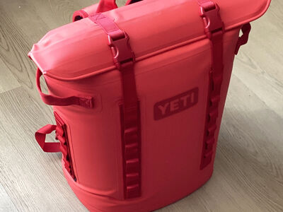 Yeti Hopper M20 Backpack Cooler (Rescue Red)