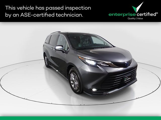 2025 Toyota Sienna XLE 8-Passenger