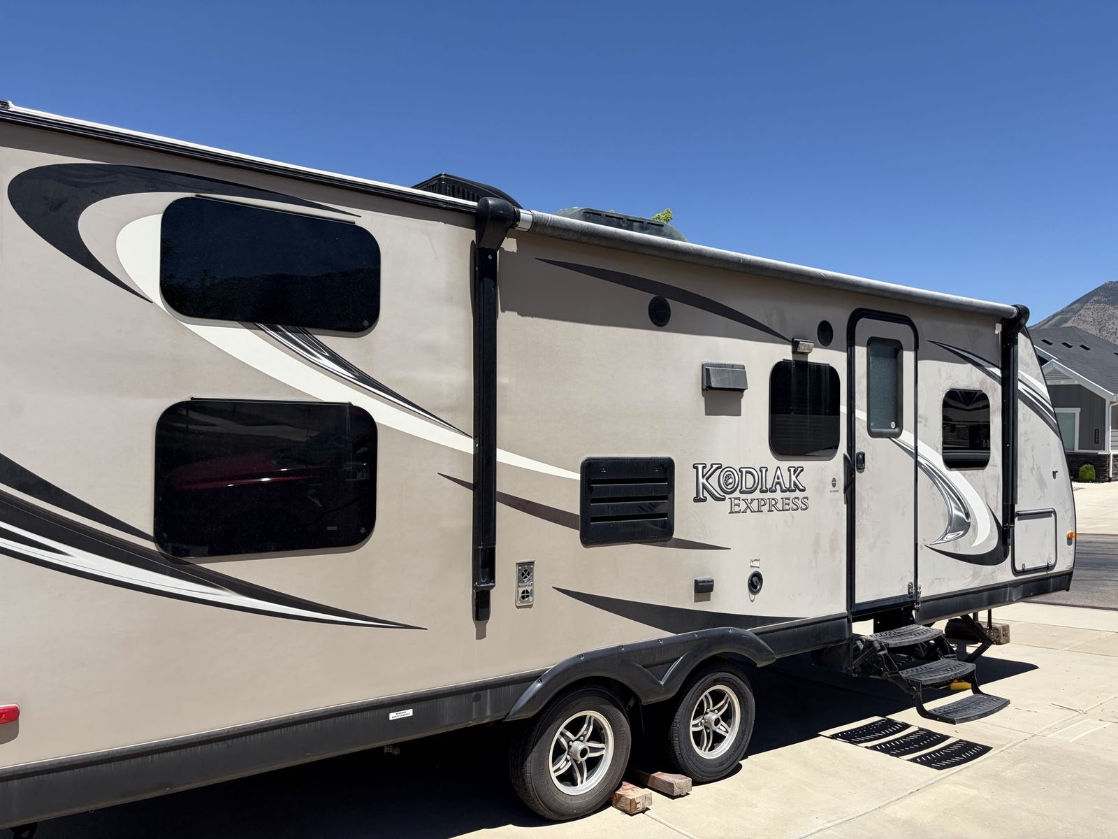 2015 Kodiak Express Trailer by Dutchmen