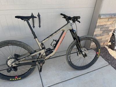 Santa Cruz Megatower Carbon Custom Build