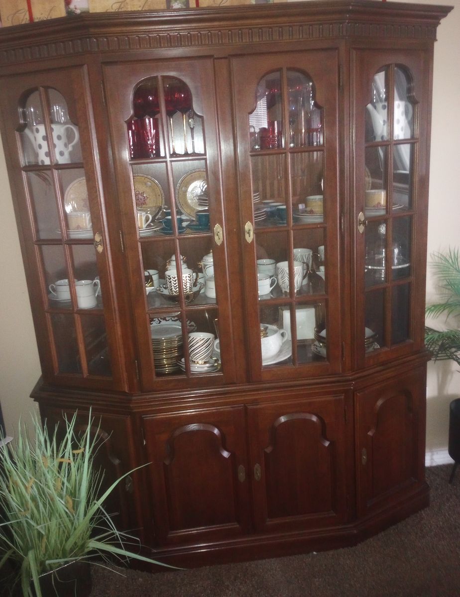China Cabinet with Hutch