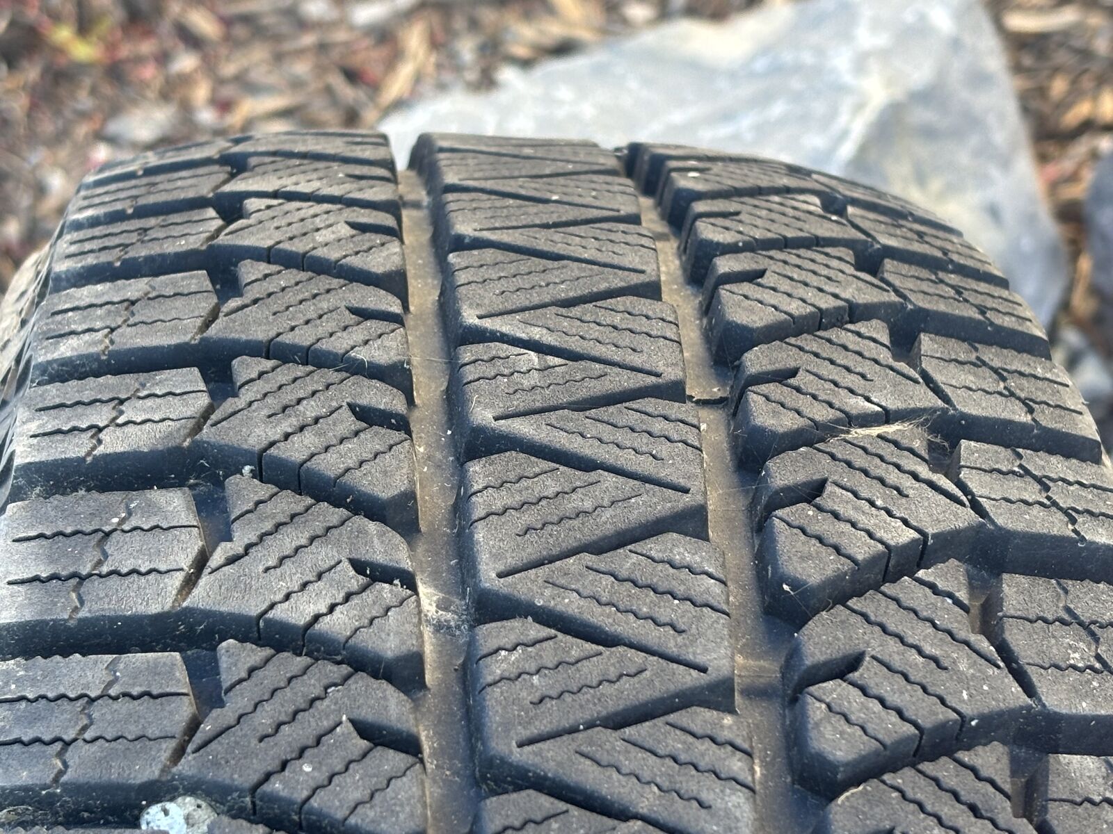 Bridgestone Blizzak 195/65/R15 Snow tires 4