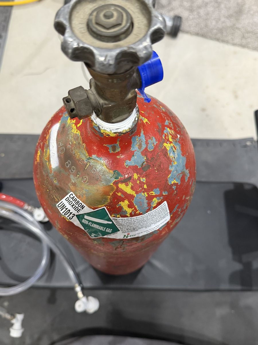Steel 20Lbs Co2 Tank with regulator