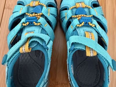 Kids Keen Sandals, Size 9