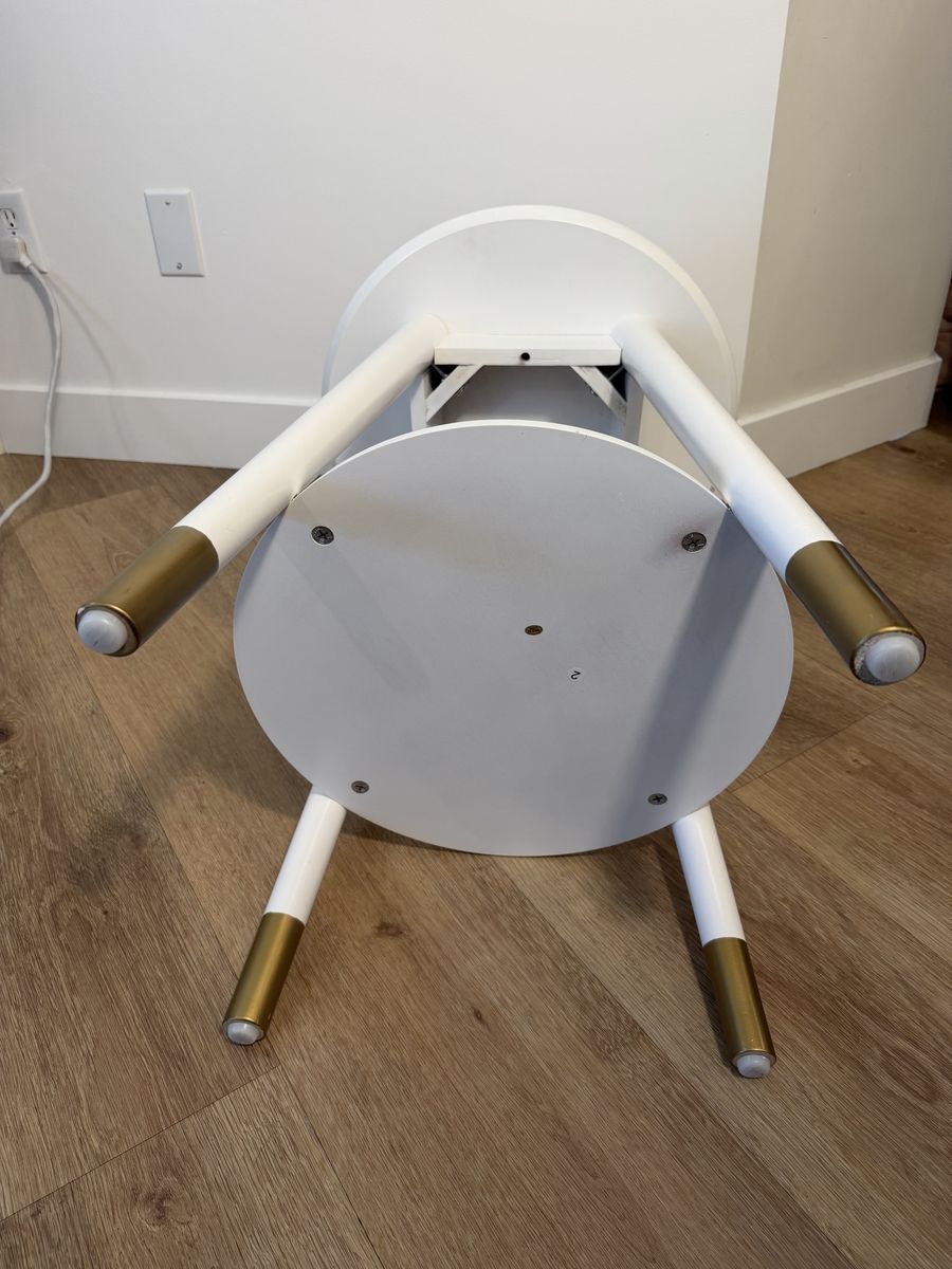 Main image 6