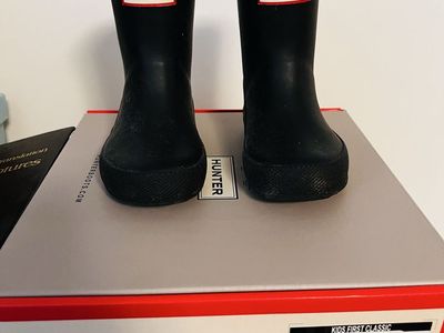 Rain Boots Size 4 - Hunter brand Waterproof
