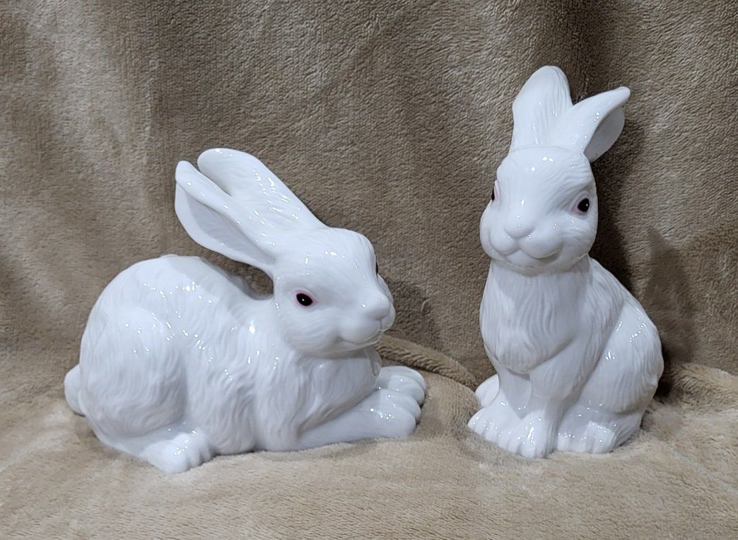 **VINTAGE FIGURINES**