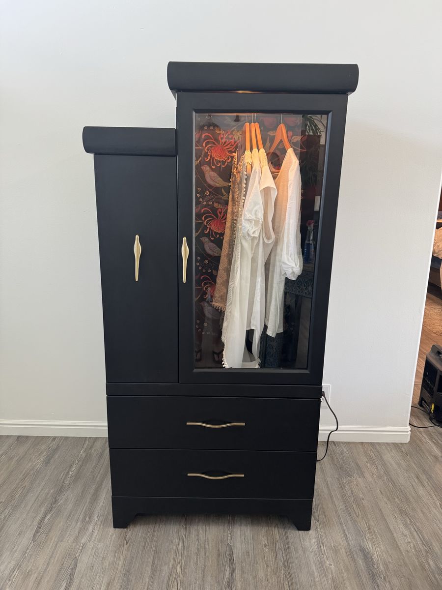 Display cabinet or wardrobe