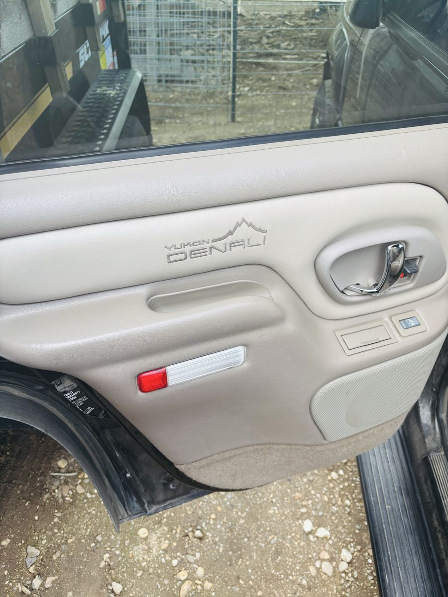 1999 GMC Yukon Denali