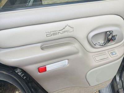 1999 GMC Yukon Denali