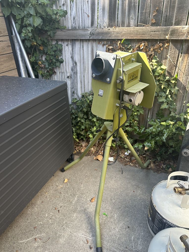 Mound Yeti™ 1 Pitching Machine