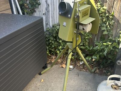 Mound Yeti™ 1 Pitching Machine