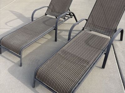 2 sun tanning summer lounge chairs