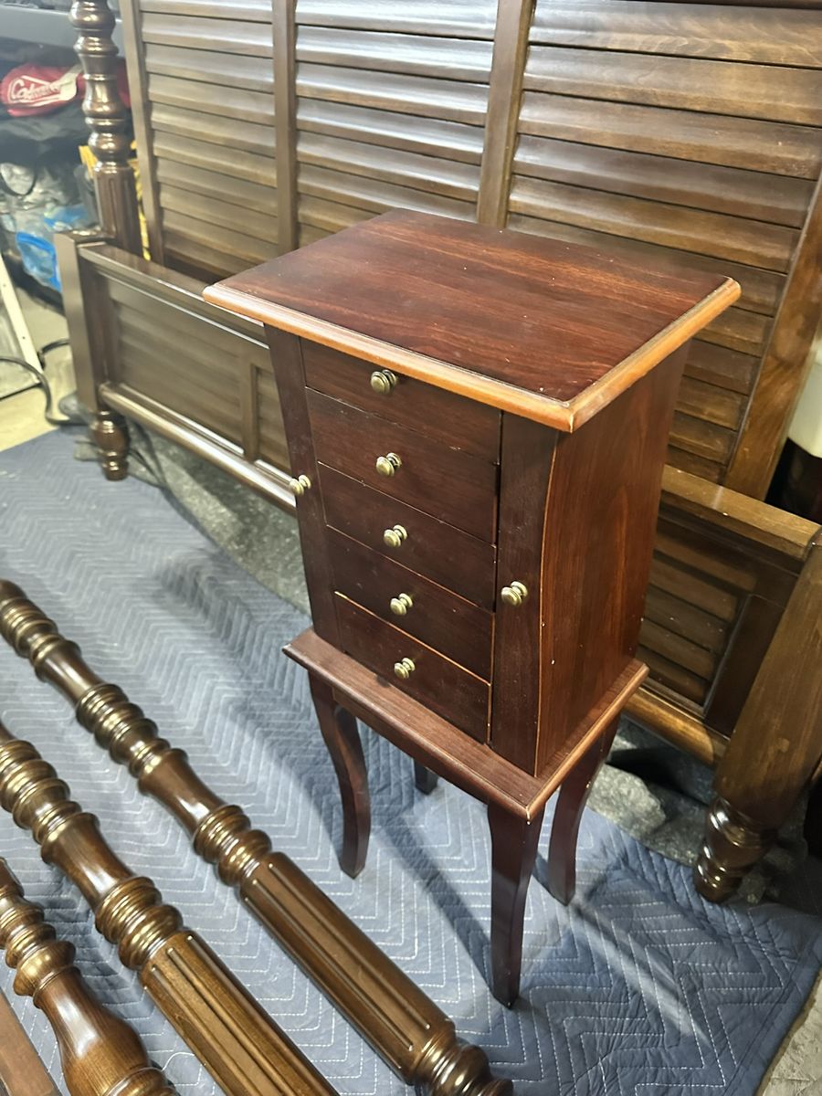 Standing Jewelry Box