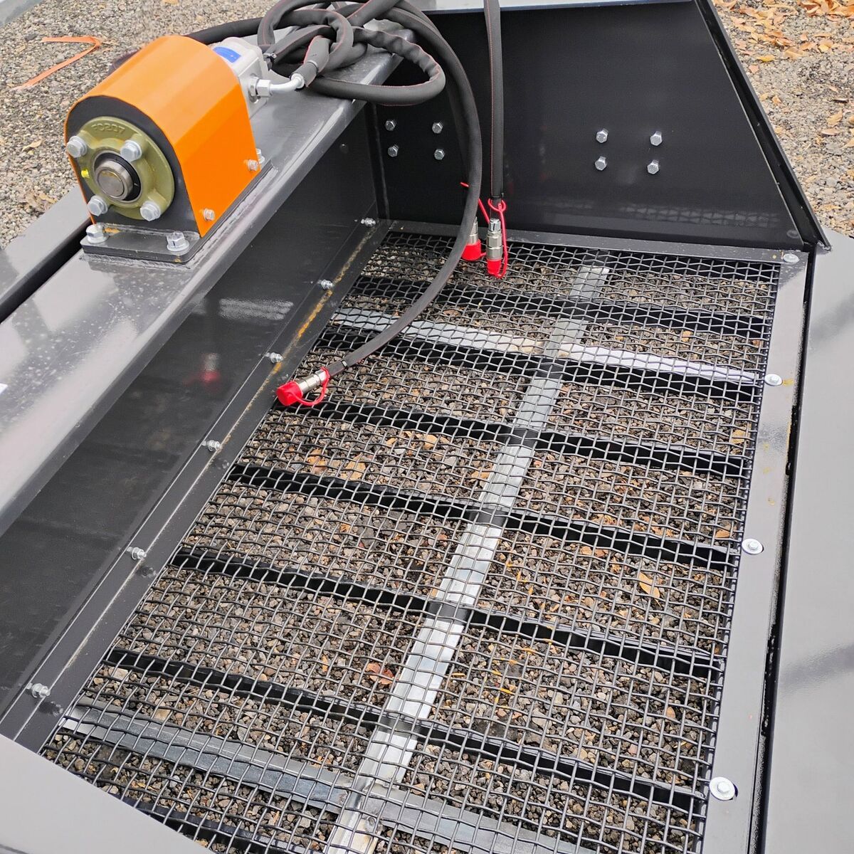 82 in SKID STEER VIBRATING SCREENING BUCKET