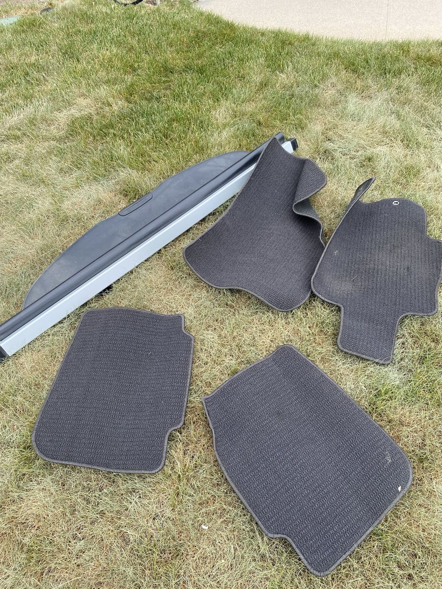 Cargo cover & floor mats for 2012 Subaru Outback