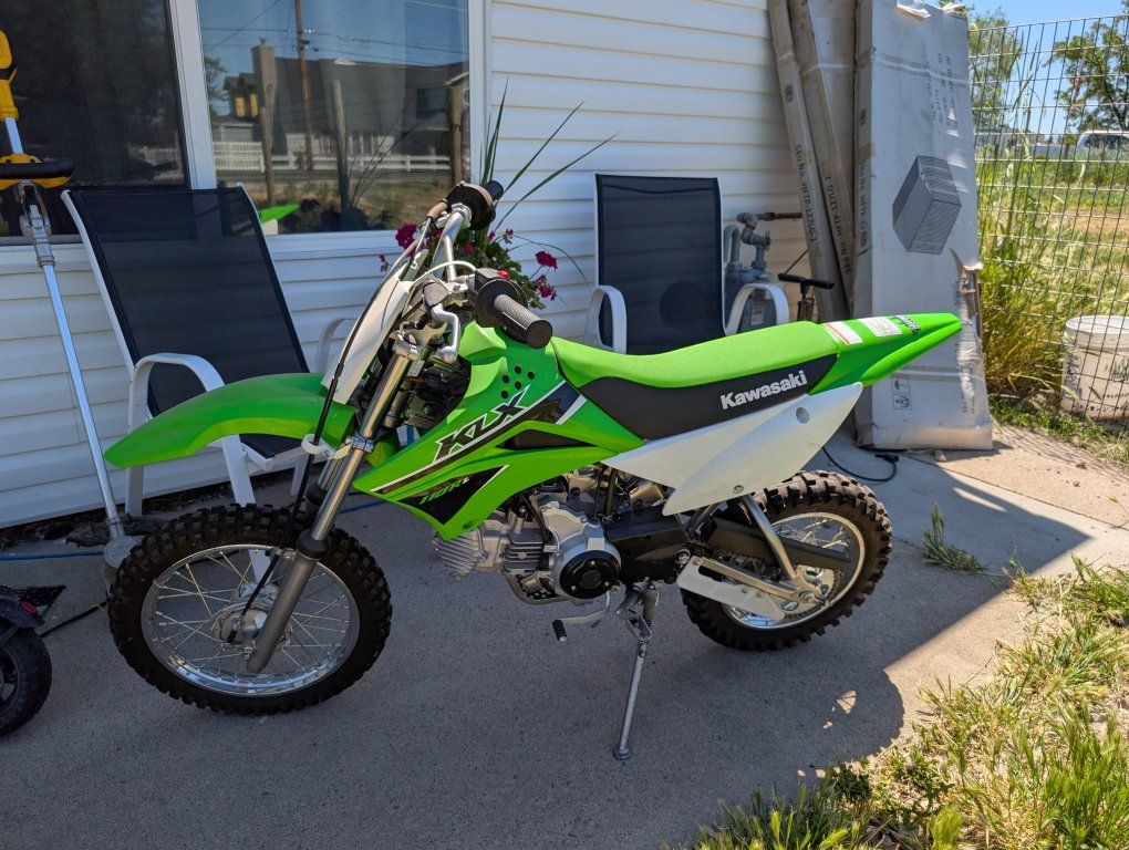 Kawasaki KLX 110 Dirt Bike - Excellent Condition Green/White Off-Road Motorcycle