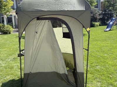 Cabelas Portable Outdoor Camping Shower & Privacy Shelter Tent - Green