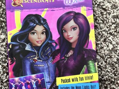 Disney Descendants Mal's Spell Book & Wicked World Freeze Frame Trivia Book Set