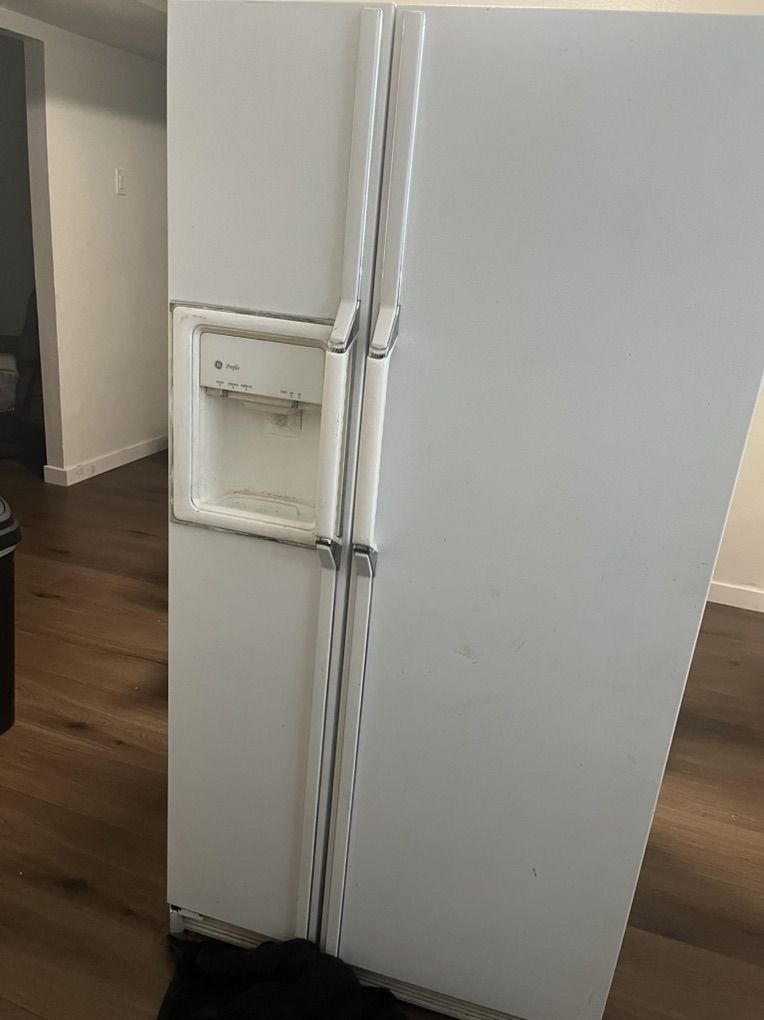 Free Broken Fridge/Freezer
