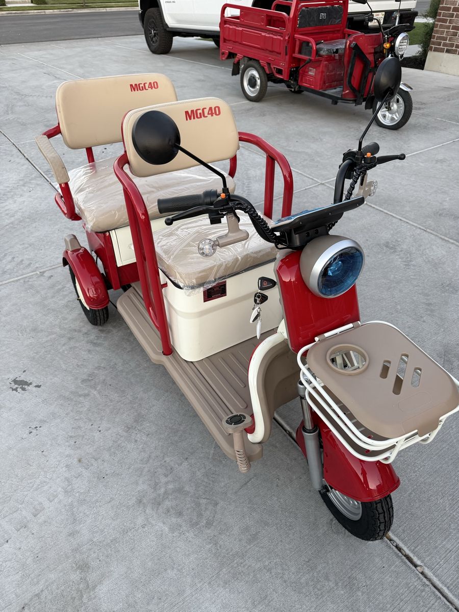MG40 Electric Mini golf cart / scooter.  - 3 Wheel Electric Scooter with 2 Seats and Rear Basket.