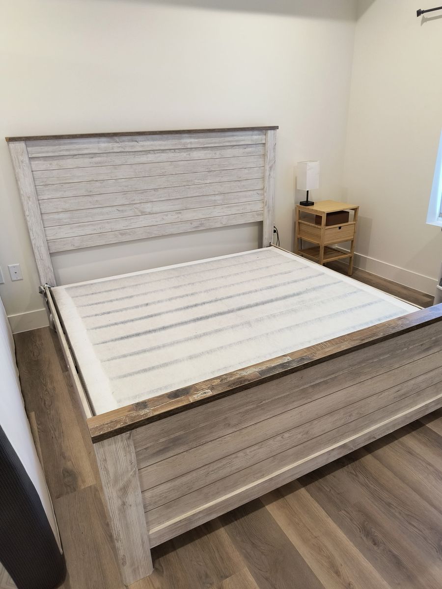 Country King Panel Headboard - Whitewash Faux Plank Finish, Engineered Wood (MDF)