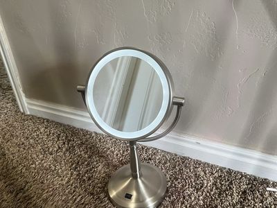 Double sided light up vanity mirror