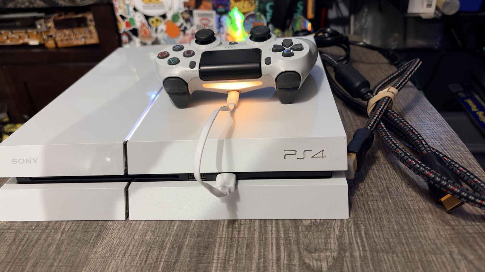 Sony PlayStation 4 PS4 Glacier White Console with Controller and Cables