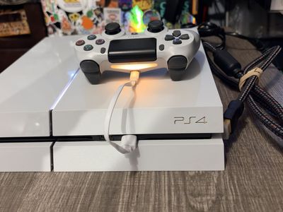 Sony PlayStation 4 PS4 Glacier White Console with Controller and Cables