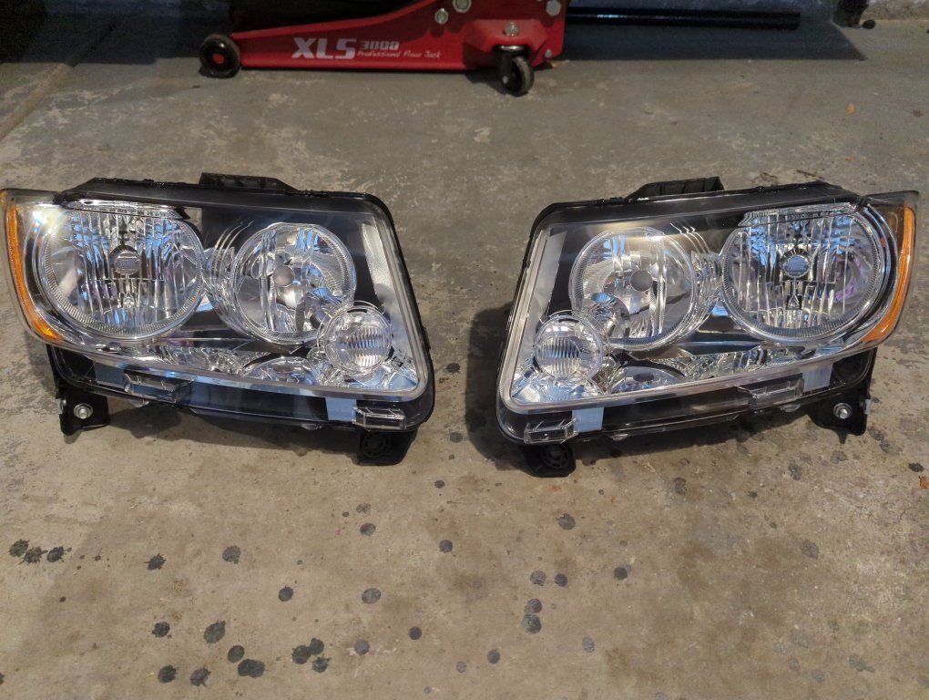Jeep Grand Cherokee Headlight Assembly -both sides