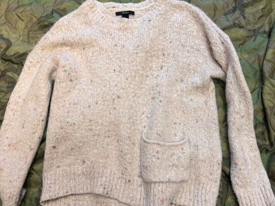 Forever 21 Oatmeal Speckled Sweater - Small
