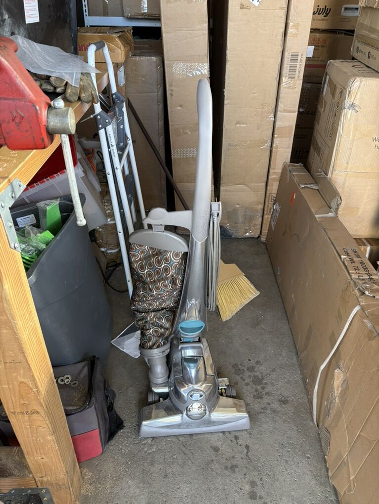 Kirby Vacuum w/ FULL Attachment Kit | 