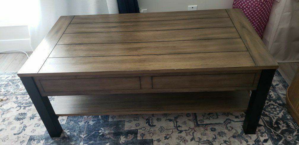Coffe table with lift top